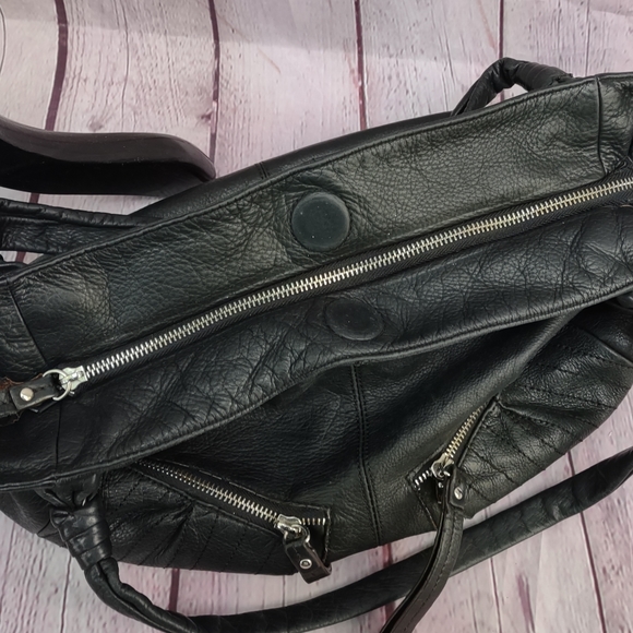 B. Makowsky Black Genuine Leather Slouchy Boho Bucket Bag - Picture 10 of 13